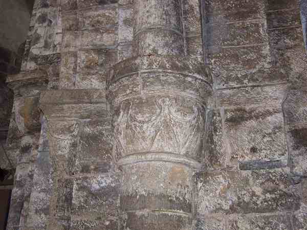 decoration of column capitals